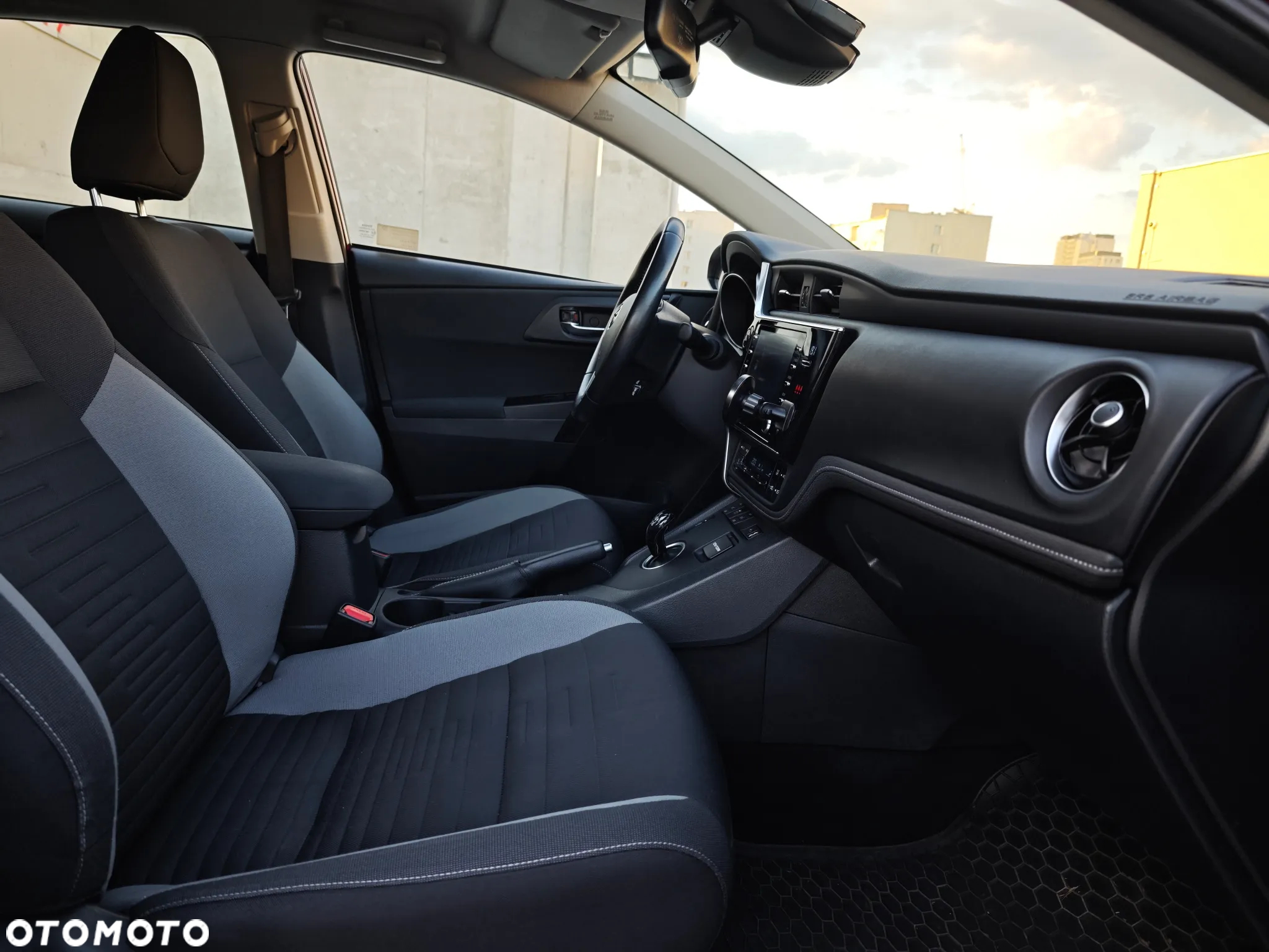 Toyota Auris Hybrid 135 Comfort - 27