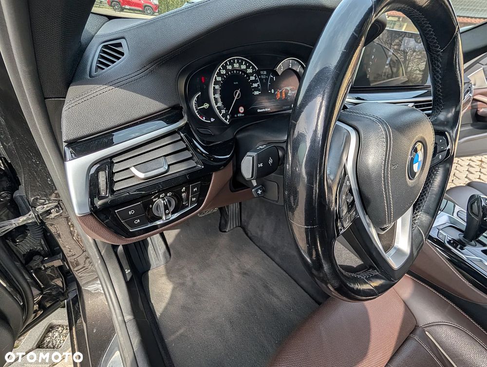 BMW Seria 5 530i Luxury Line - 23
