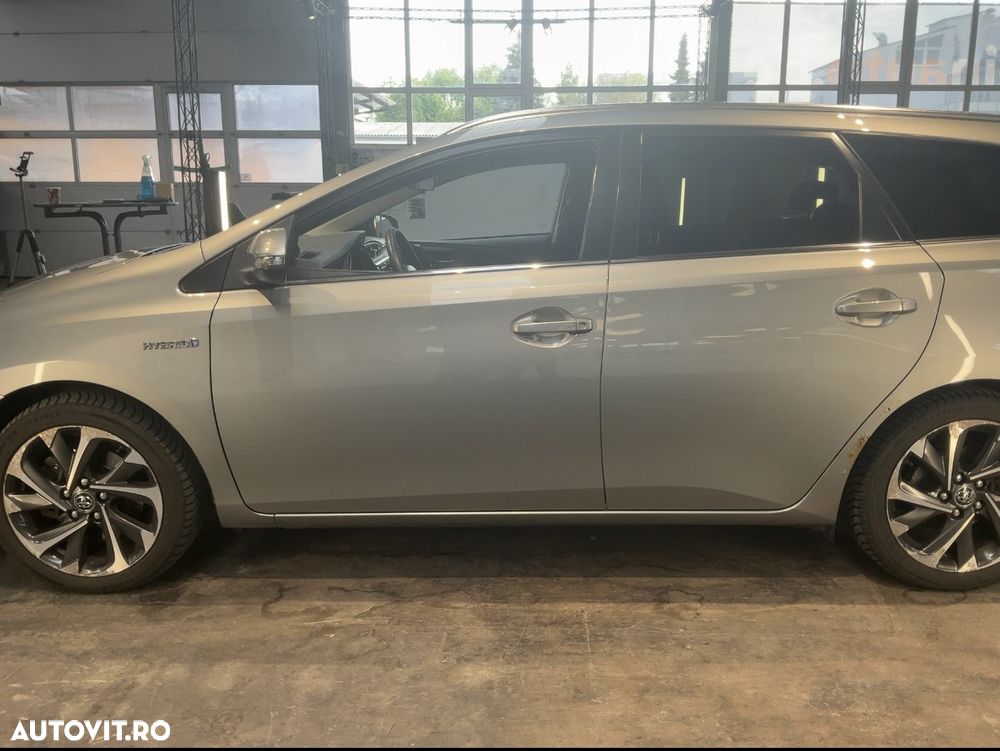 Toyota Auris 1.8 Executive - 3
