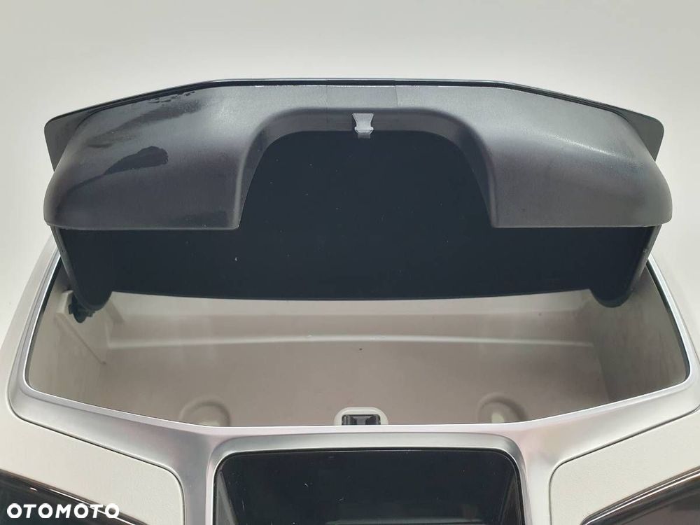 LAMPKA PODSUFITKI KABINY SCHOWEK BAIC BEIJING 7 X75 2024 - 5