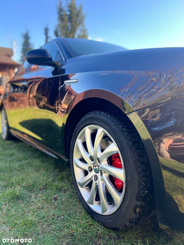 Alfa Romeo Giulietta 2.0 JTDM Distinctive - 6