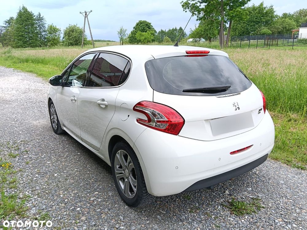 Peugeot 208 e-HDi 92 ETG6 Stop&Start Allure - 4
