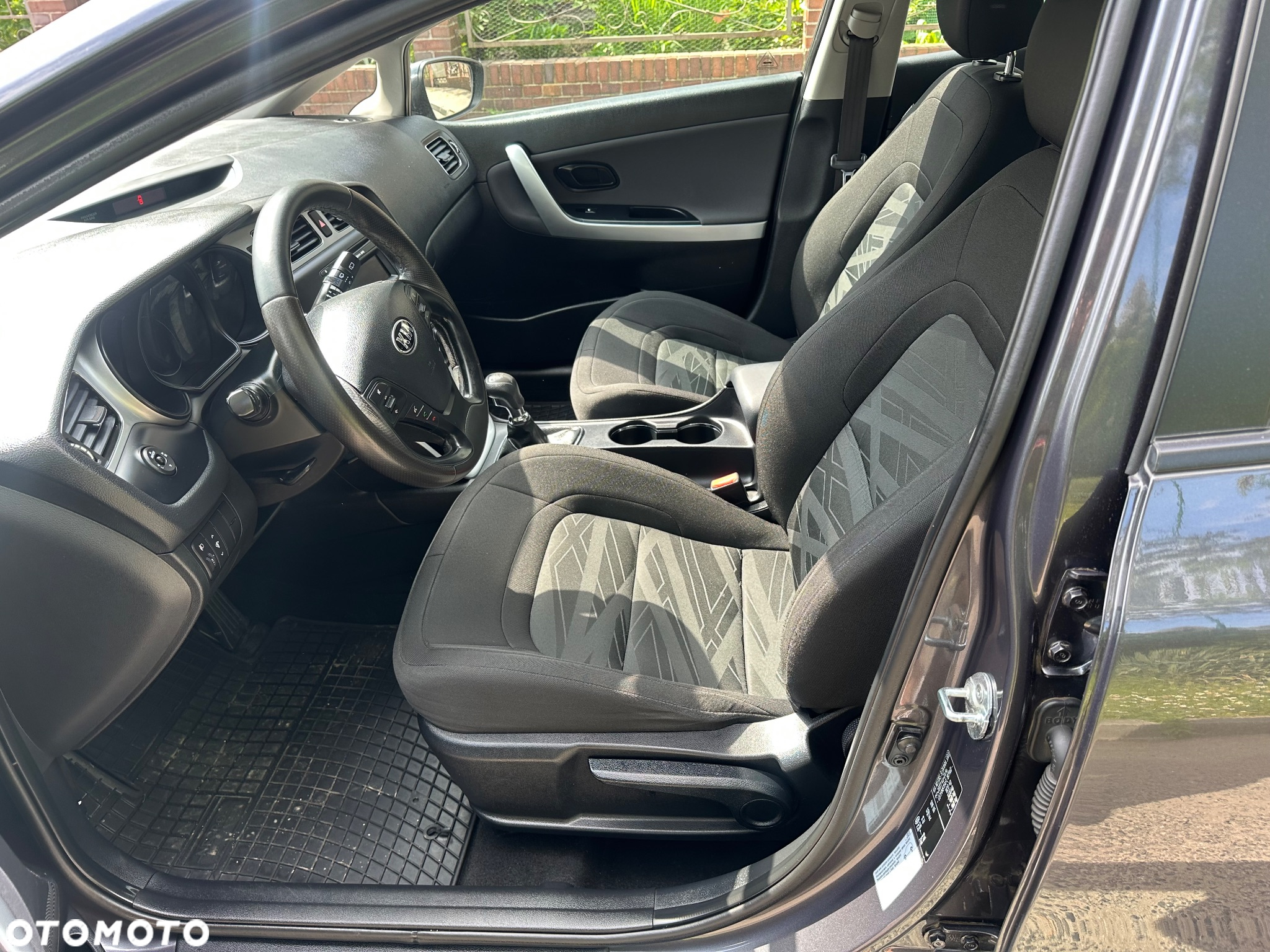 Kia Ceed - 10