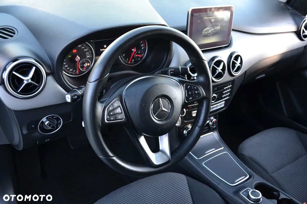 Mercedes-Benz Klasa B 200 7G-DCT UrbanStyle Edition - 16