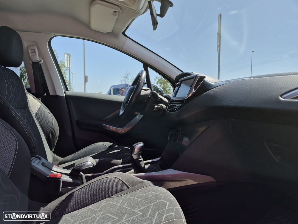 Peugeot 2008 1.2 PureTech Style - 17