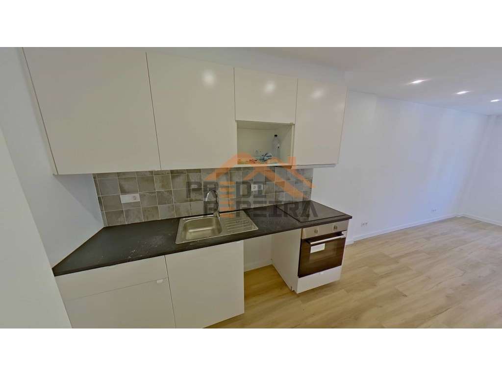 Apartamento T2, totalmente remodelado, situado em Queluz. - Grande imagem: 3/29