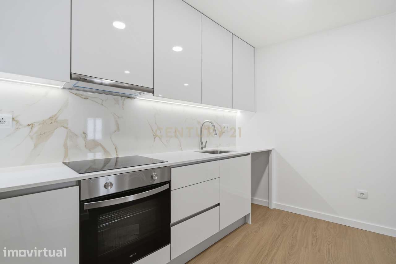 Apartamento T1 Totalmente Renovado no Centro Histórico de Torres Vedra - Grande imagem: 2/13