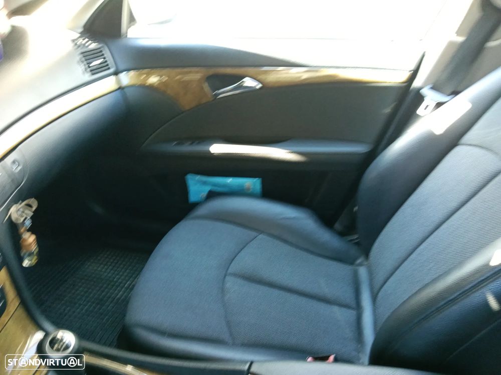 Mercedes-Benz E 220 - 16