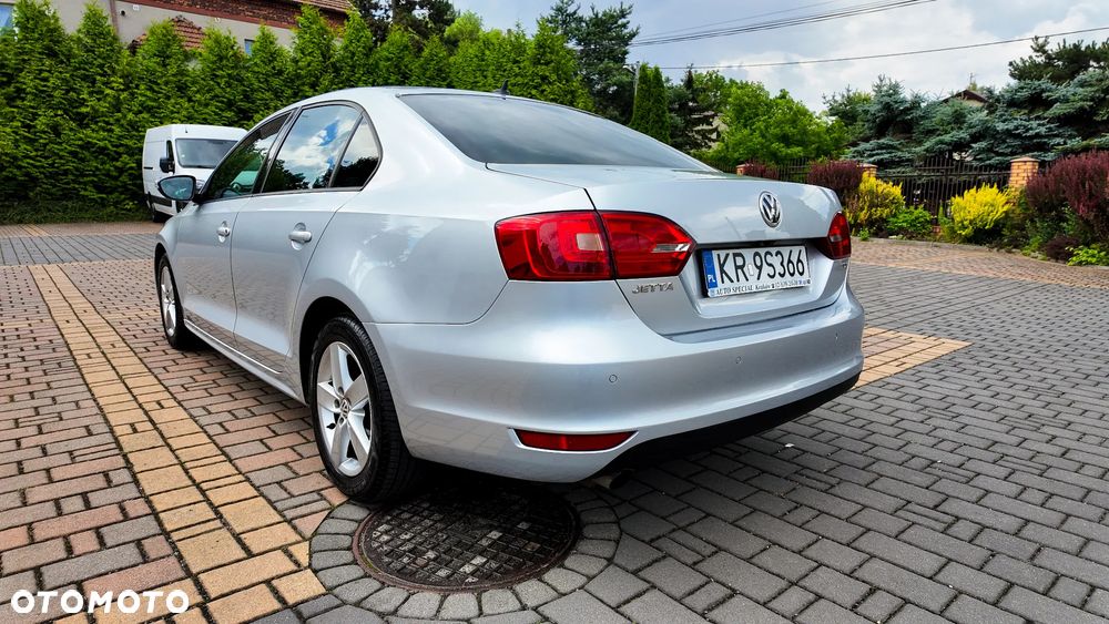 Volkswagen Jetta 1.6 TDI Highline - 5