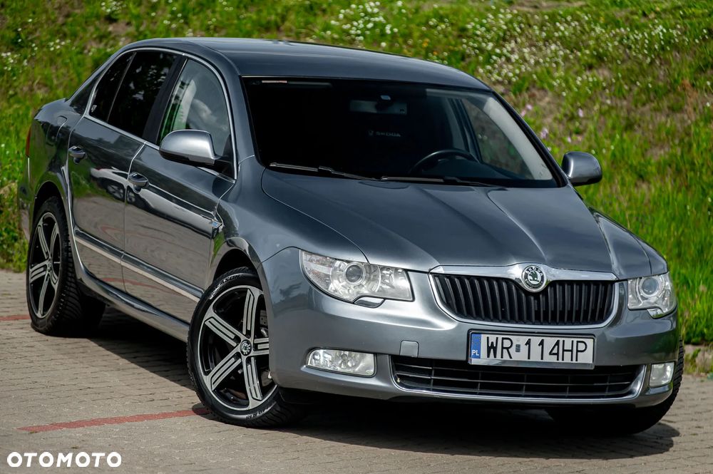 Skoda Superb 2.0 TDI Family DSG - 2