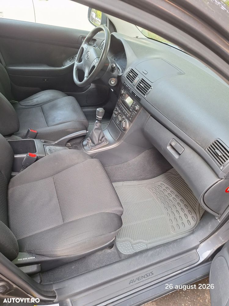 Toyota Avensis 2.0 D-4D Sedan Terra - 9