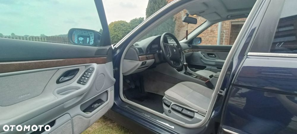 BMW Seria 7 - 18