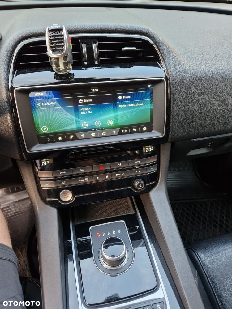 Jaguar F-Pace 2.0 i4D AWD Prestige - 17