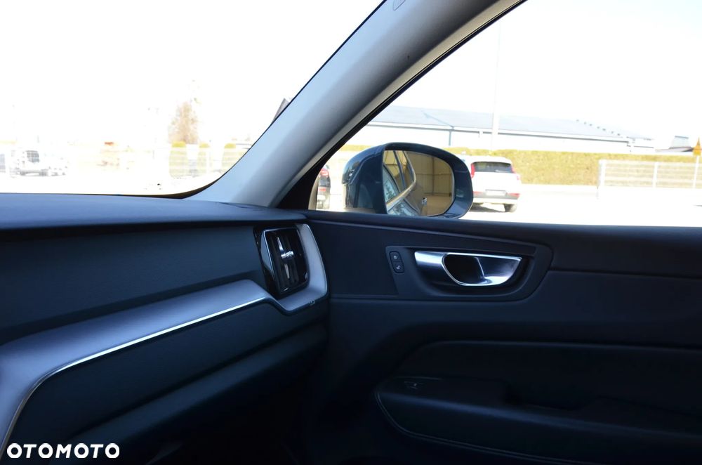 Volvo XC 60 T6 Plug-In Hybrid AWD Inscription - 28