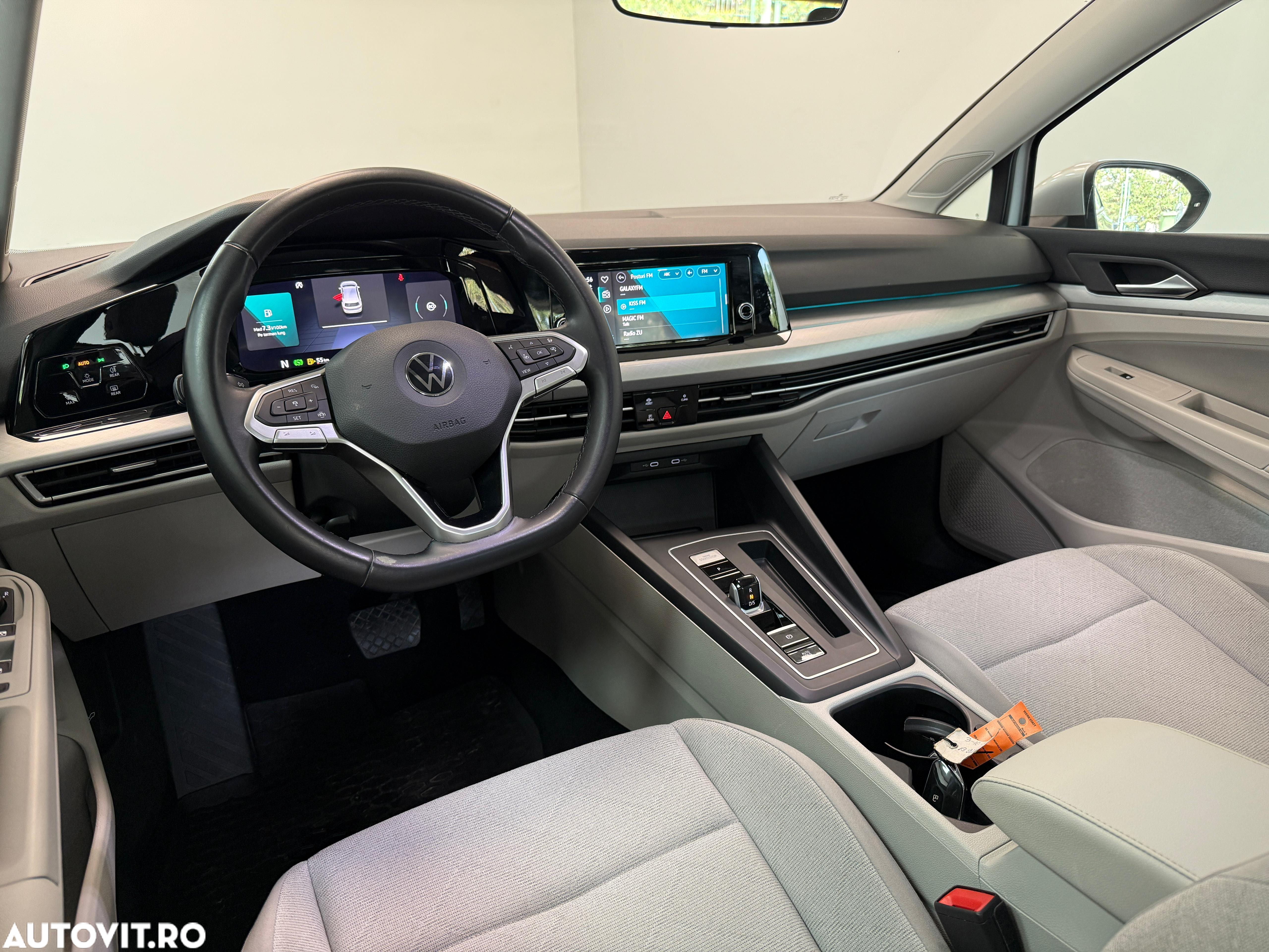 Volkswagen Golf 1.5 eTSI ACT DSG MHEV Life - 4