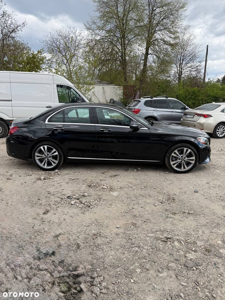 Mercedes-Benz Klasa C 300 4Matic 9G-TRONIC AMG Line - 17