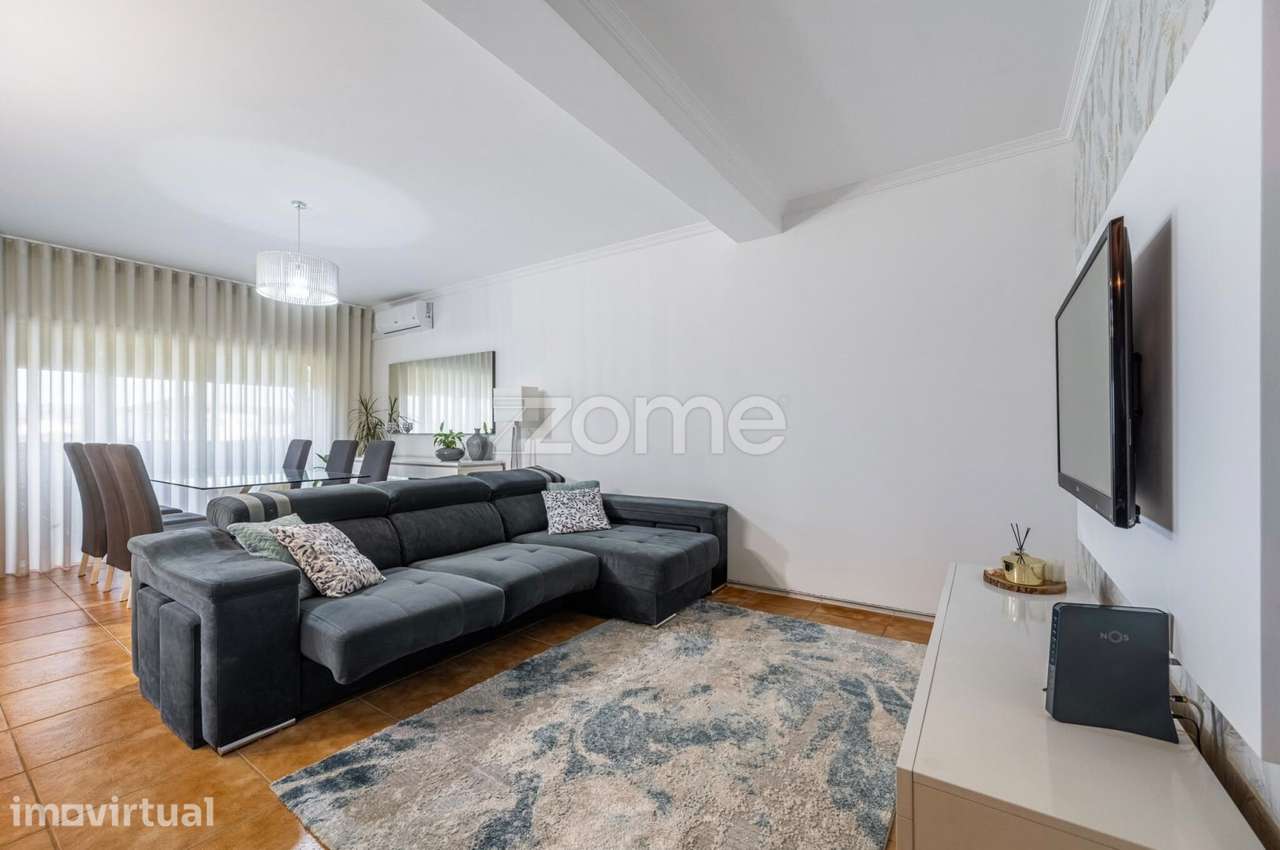 Apartamento T2 com garagem fechada e ar condicionado em Seide - Grande imagem: 2/21