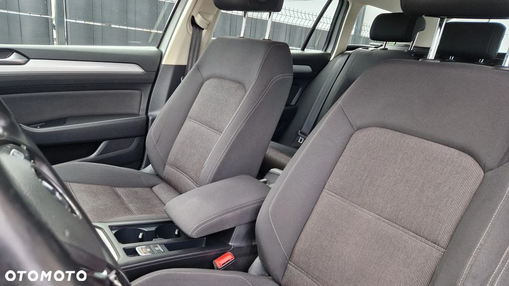 Volkswagen Passat - 33