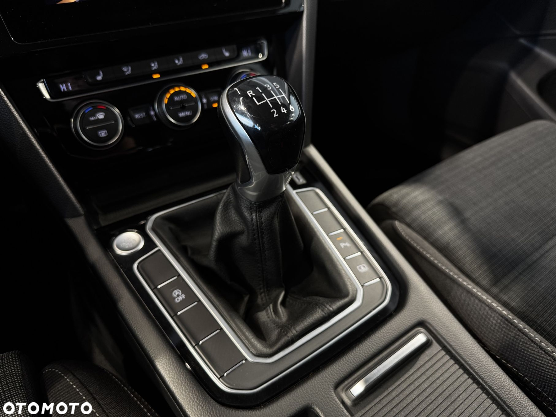 Volkswagen Passat - 25