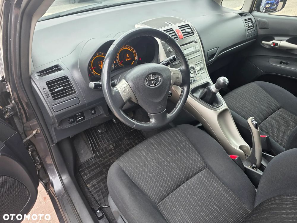 Toyota Auris 1.6 VVT-i Executive - 9