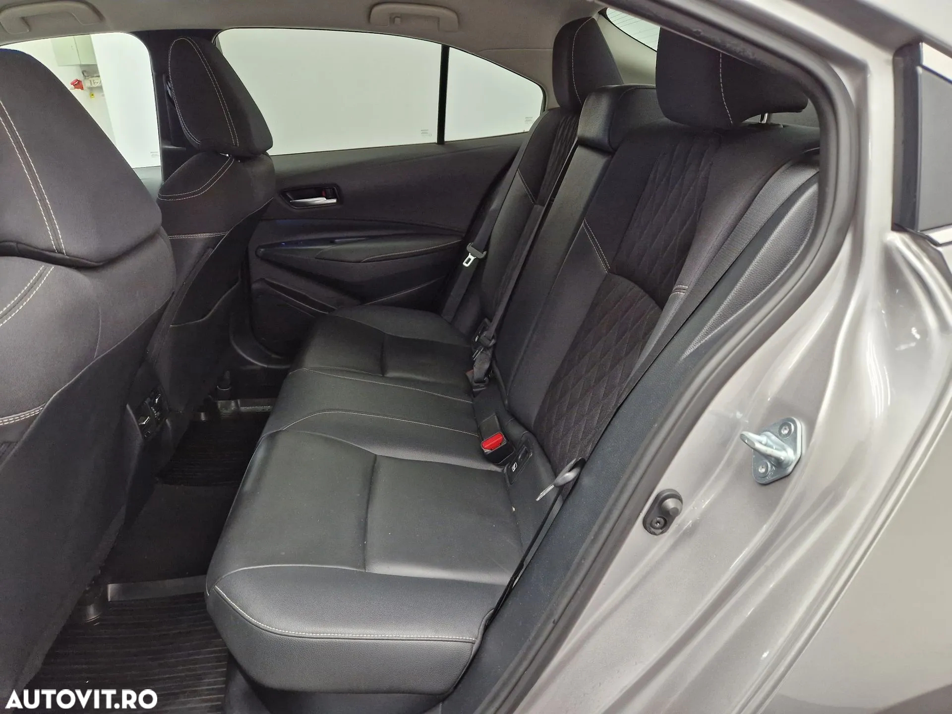 Toyota Corolla 1.8 HSD Exclusive interior Negru - 20