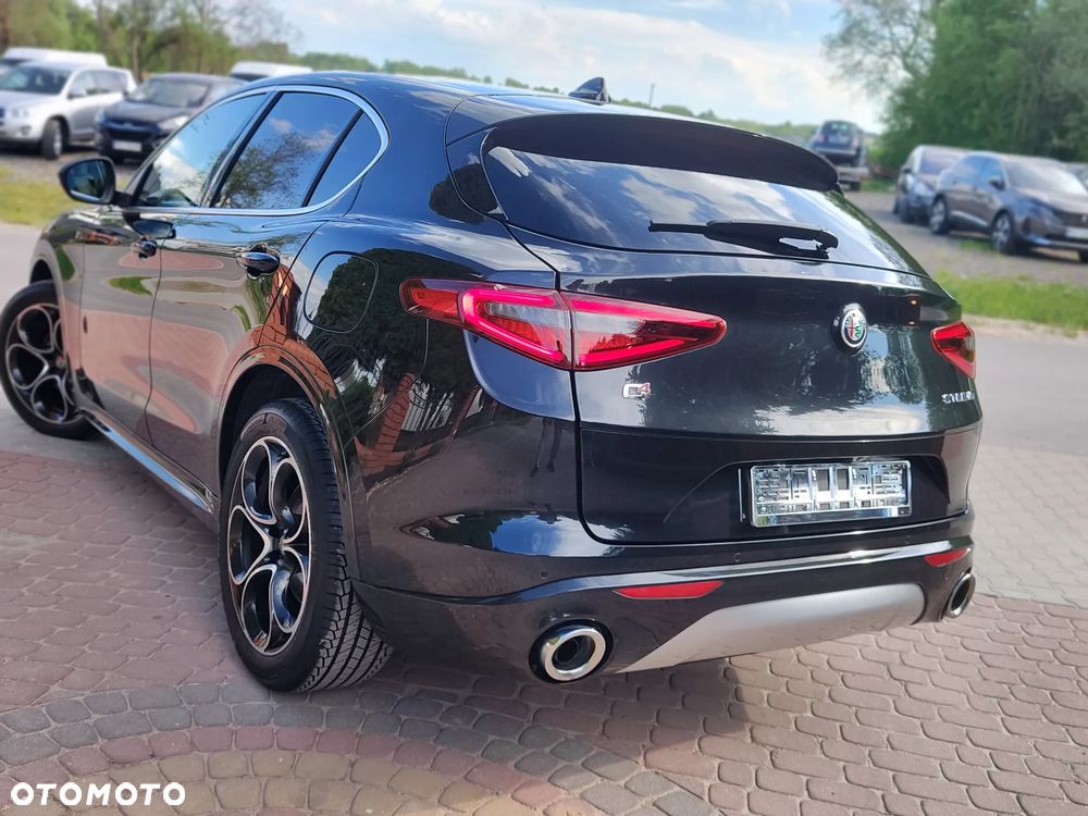 Alfa Romeo Stelvio 2.0 Turbo 16V AT8-Q4 Lusso Ti - 11