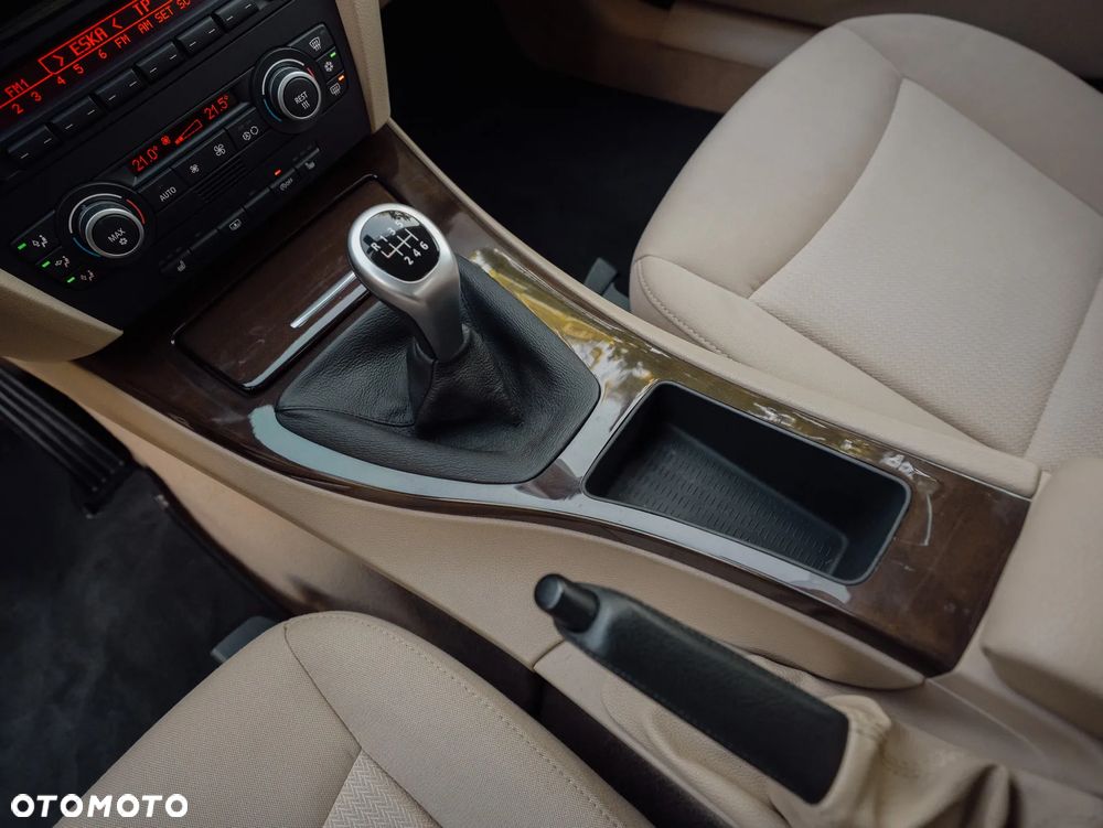 BMW Seria 3 318i - 38