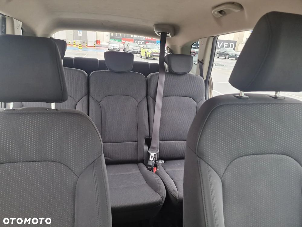 Kia Carens - 13