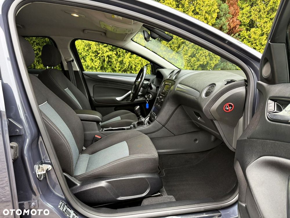 Ford Mondeo - 33