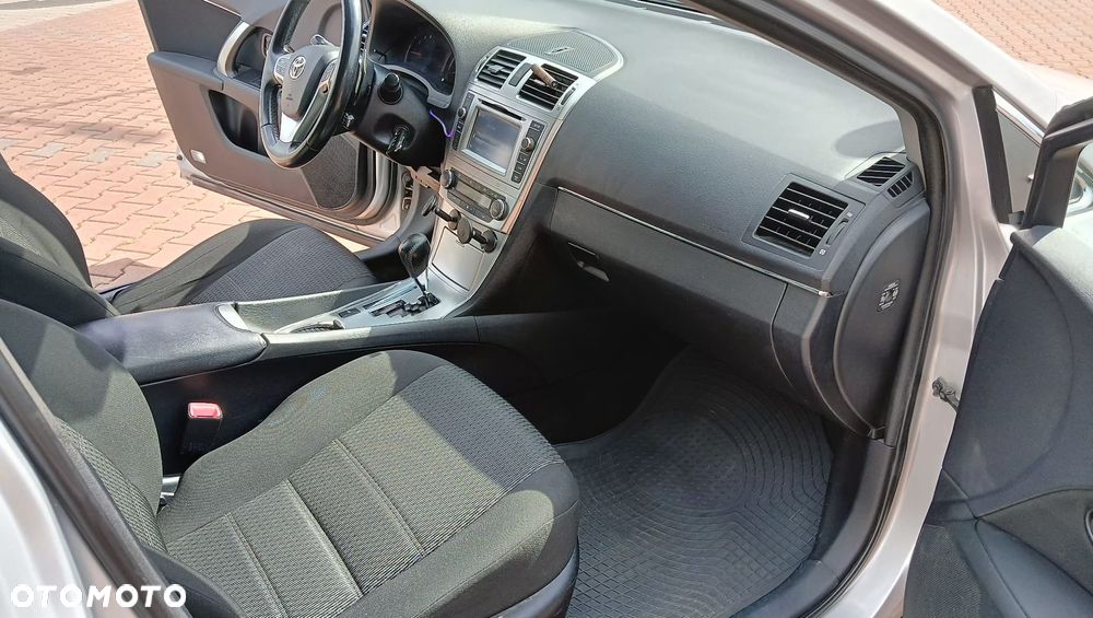 Toyota Avensis 2.0 Style MS - 31