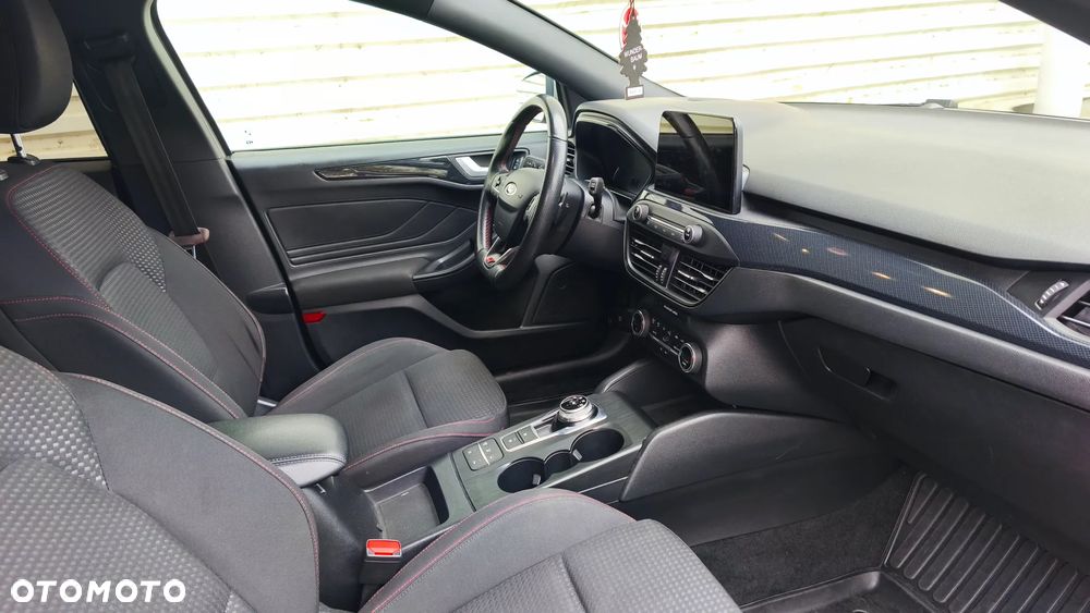 Ford Focus 1.5 EcoBlue Start-Stopp-System ST-LINE DESIGN - 23