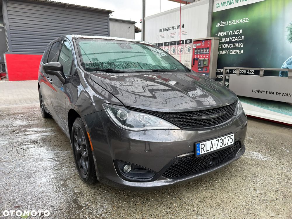 Chrysler Pacifica - 2
