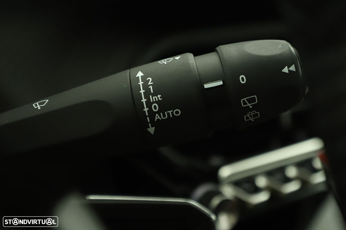 Peugeot 2008 1.2 PureTech Allure - 19