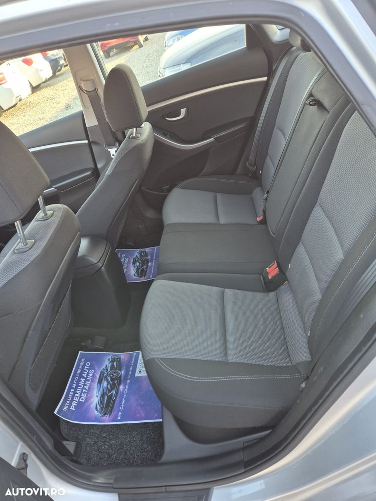 Hyundai i30 blue 1.6 CRDi Trend - 12