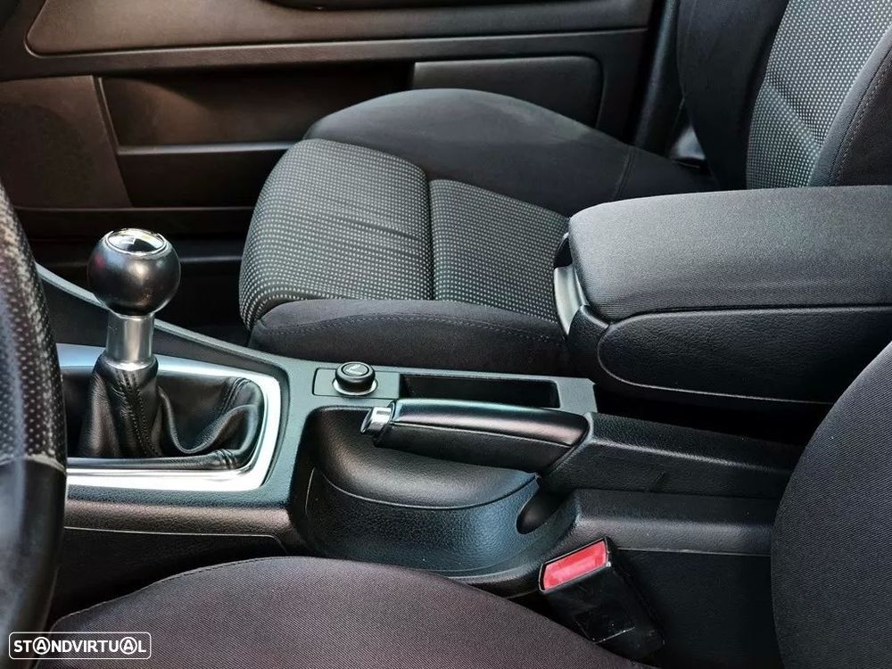 Audi A4 2.0 TDI S-line - 29