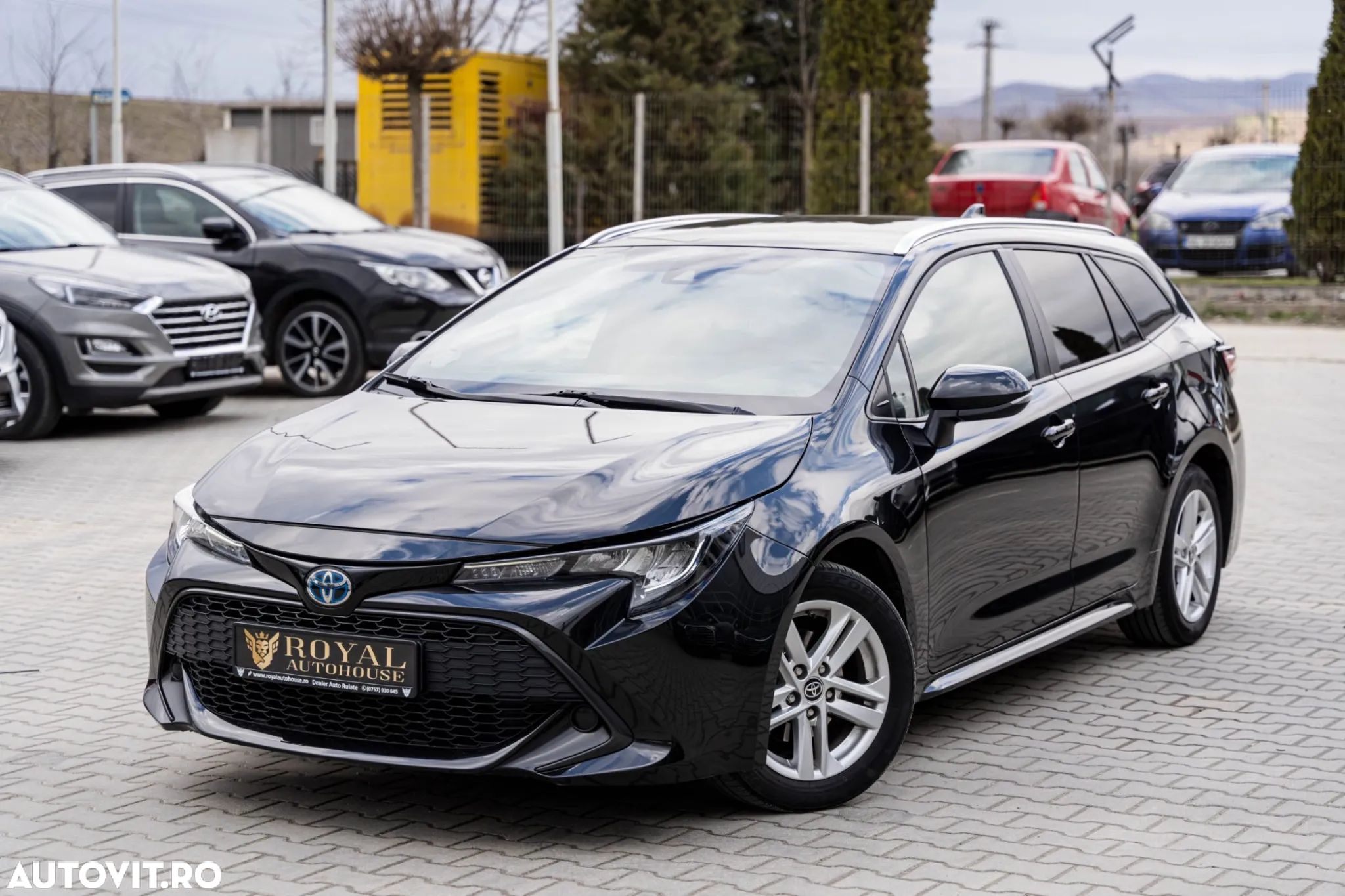 Toyota Corolla 1.8 Hybrid Touring Sports Business Edition - 1