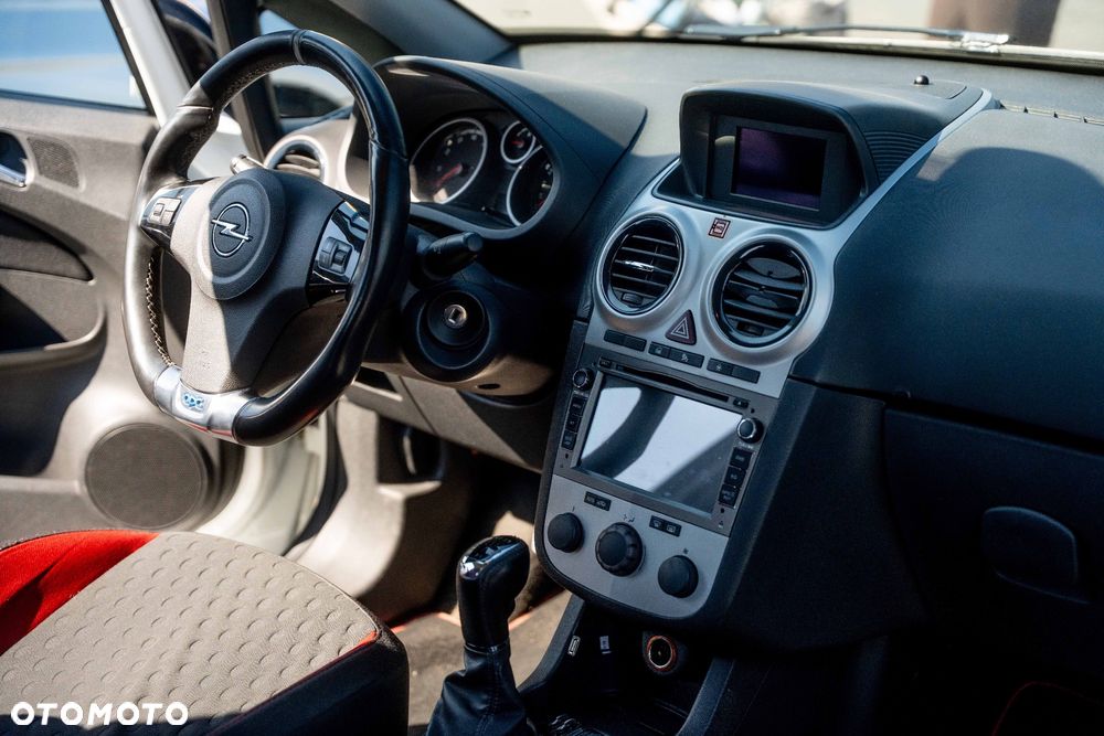 Opel Corsa 1.6 Turbo OPC Nürburgring Edition - 9