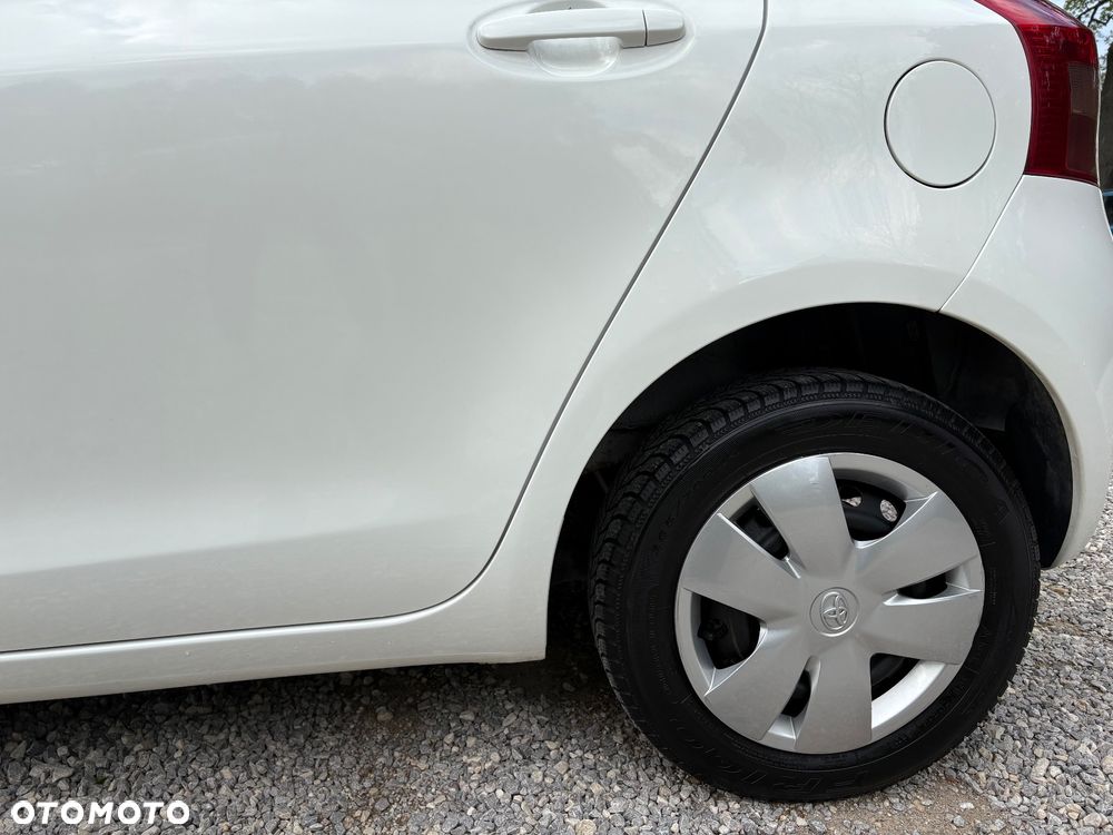 Toyota Yaris 1.0 Luna A/C - 11