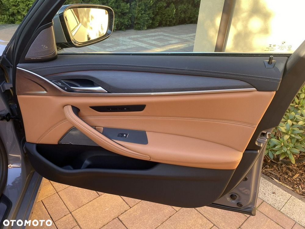 BMW Seria 5 530i xDrive mHEV Luxury Line - 38