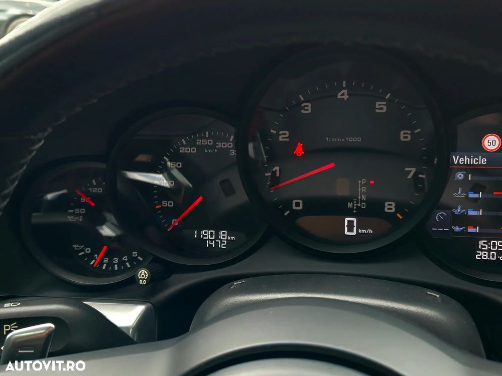 Porsche 911 Carrera 4 PDK - 16