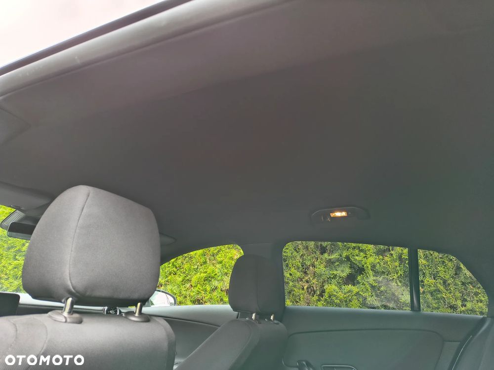 Mercedes-Benz CLA 180 7G-DCT - 23