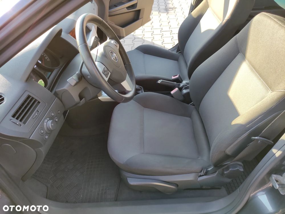 Opel Astra 1.7 CDTI Essentia - 16
