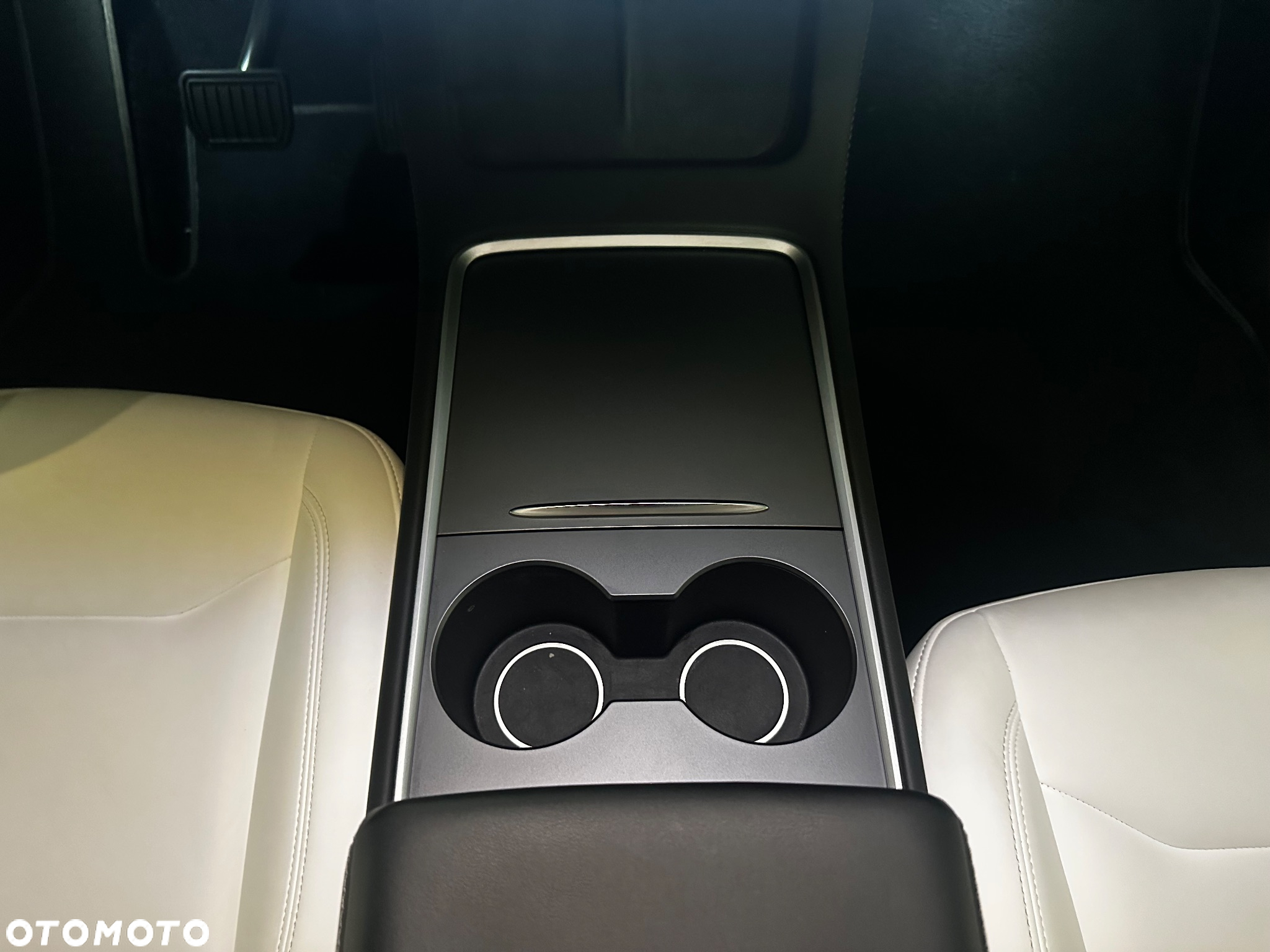 Tesla Y Long Range AWD - 22
