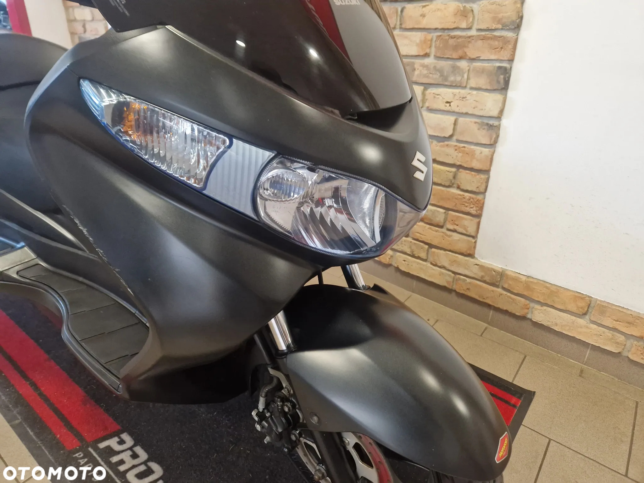 Suzuki Burgman - 28