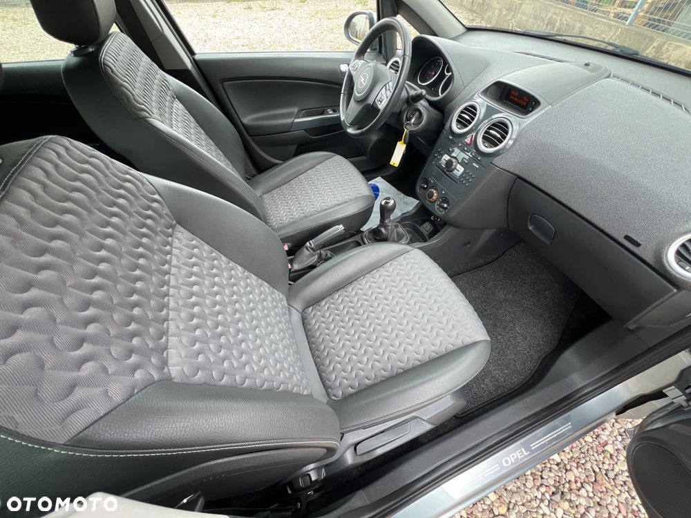 Opel Corsa 1.4 16V Innovation - 24