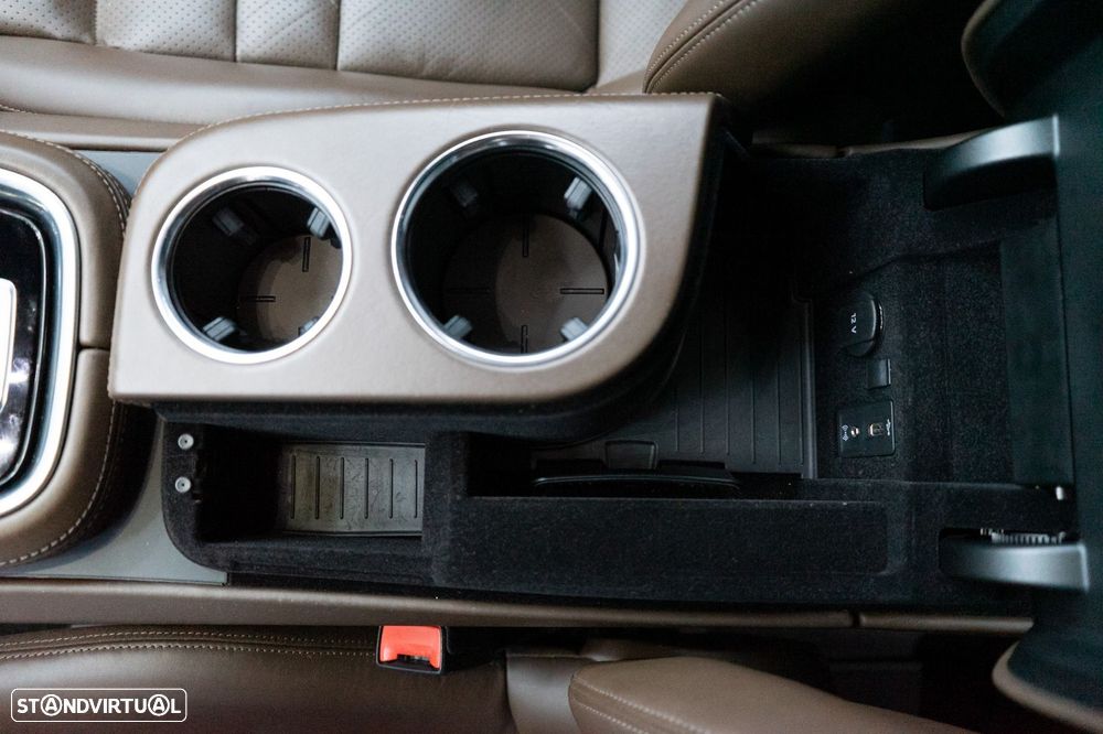 Porsche Panamera 4 E-Hybrid - 36