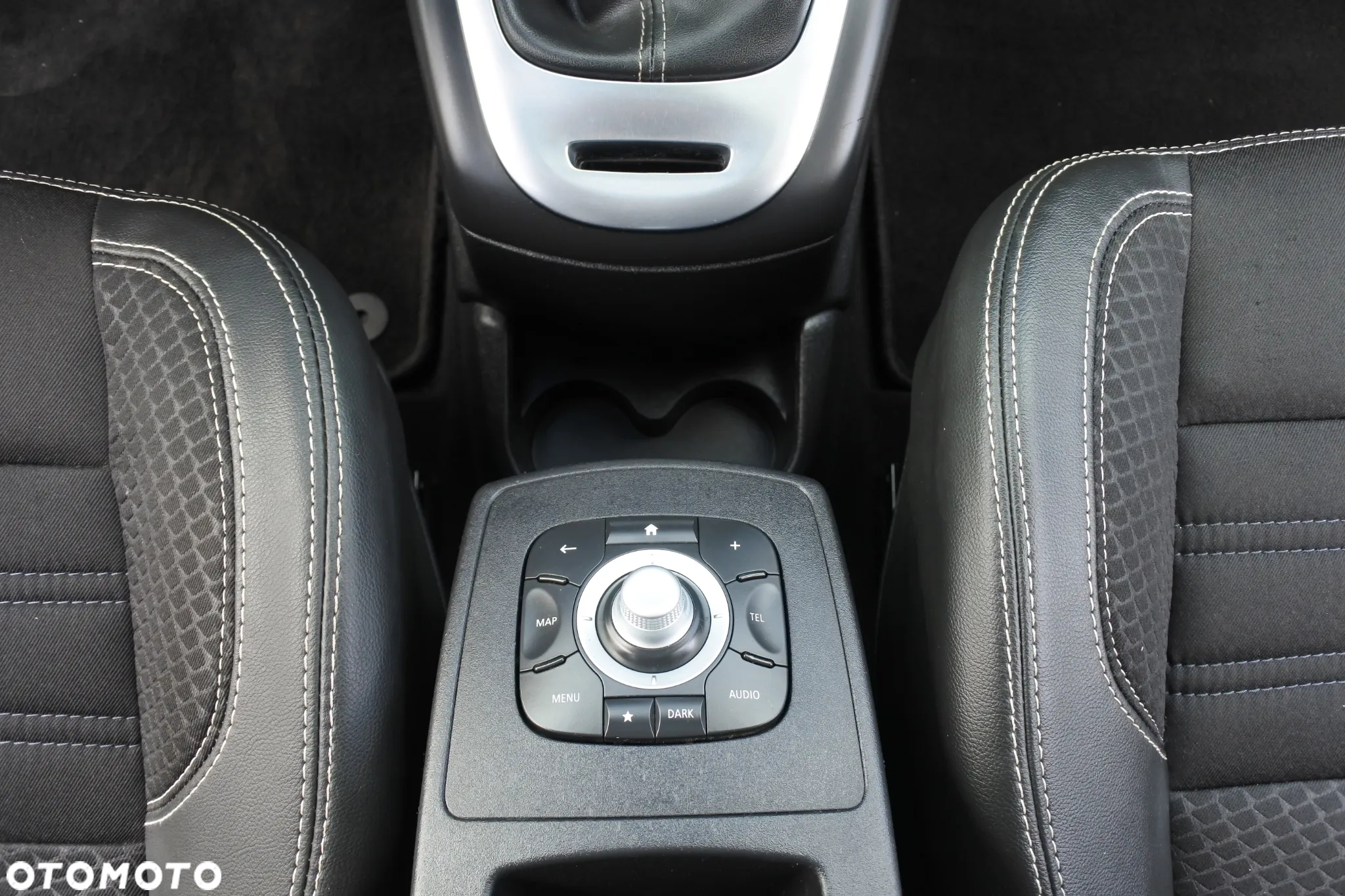 Renault Scenic ENERGY TCe 130 BOSE EDITION - 17