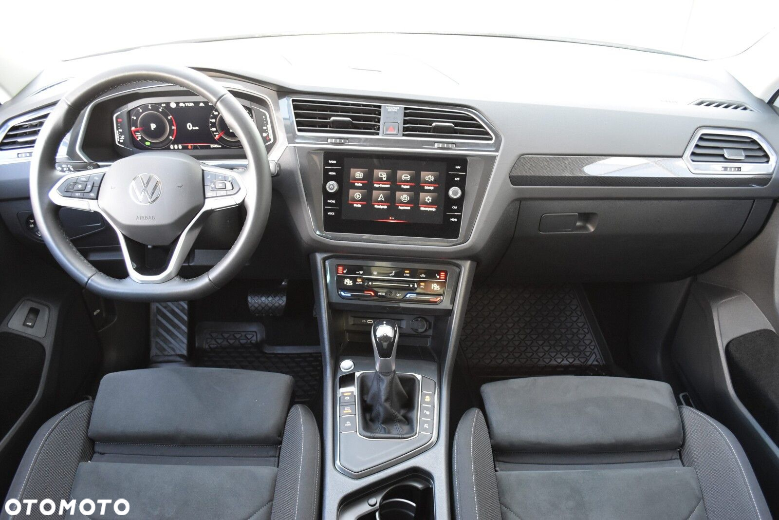 Volkswagen Tiguan - 12