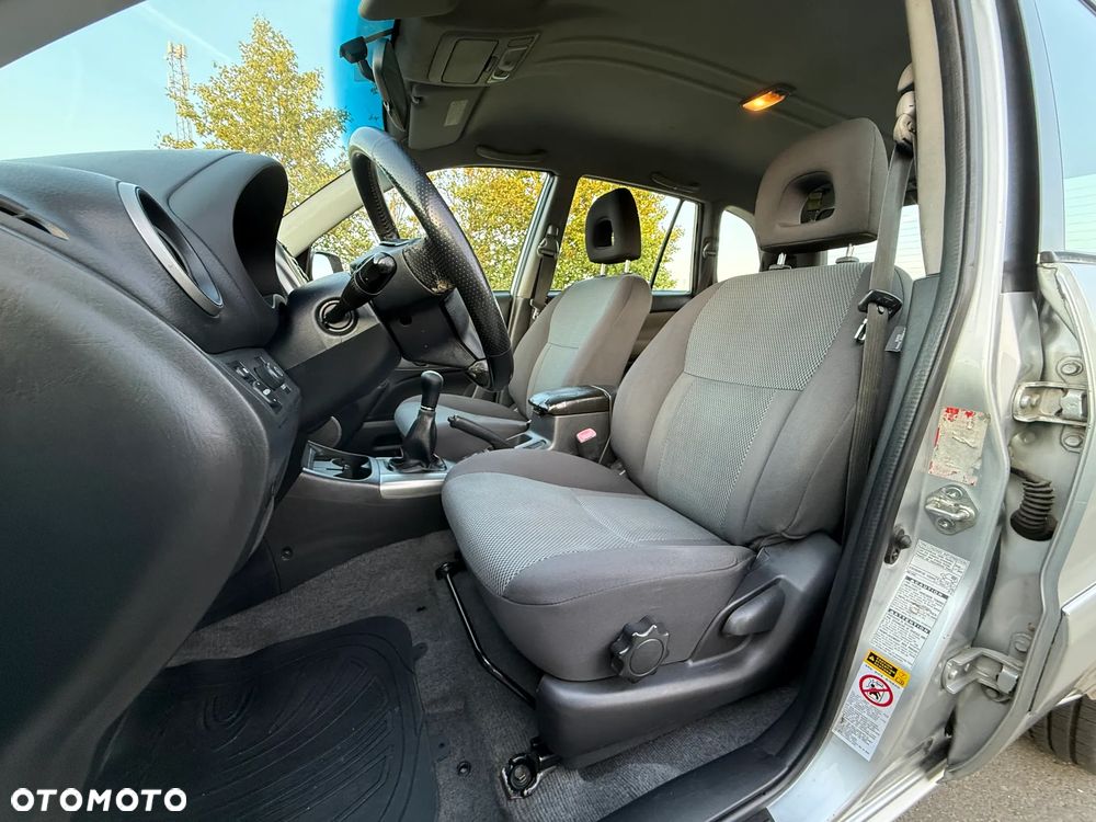 Toyota RAV4 D-4D 4x4 Sol - 14