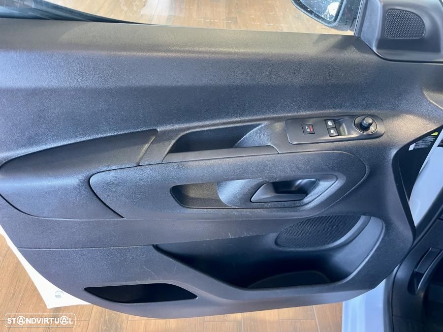 Opel Combo 1.5 CDTi 102cv L1H1 Enjoy 3 Lug. c/IVA DEDUTÍVEL - 15